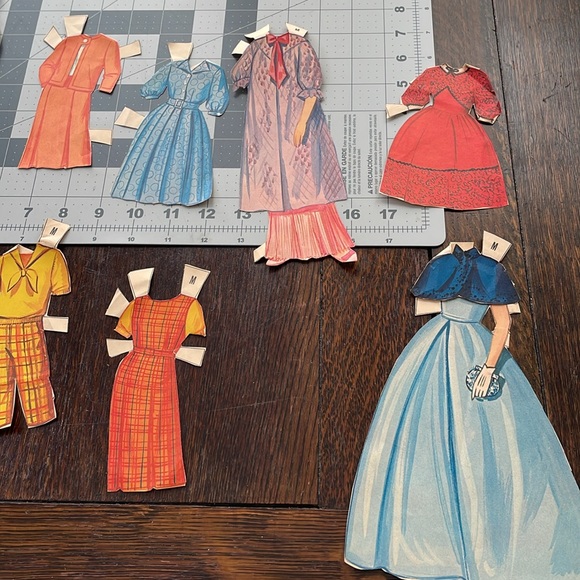 Vintage paper dolls, Teen Time Dolls, Merri and Ginny, two 10" stand-up dolls - Picture 8 of 10